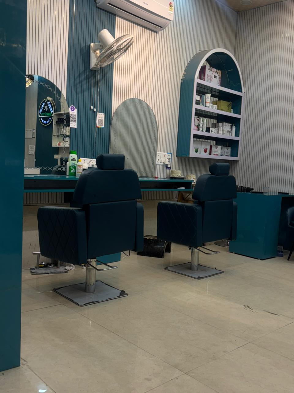 Inside Gravity Unisex Salon — premium styling stations and chairs in Dilshad Garden